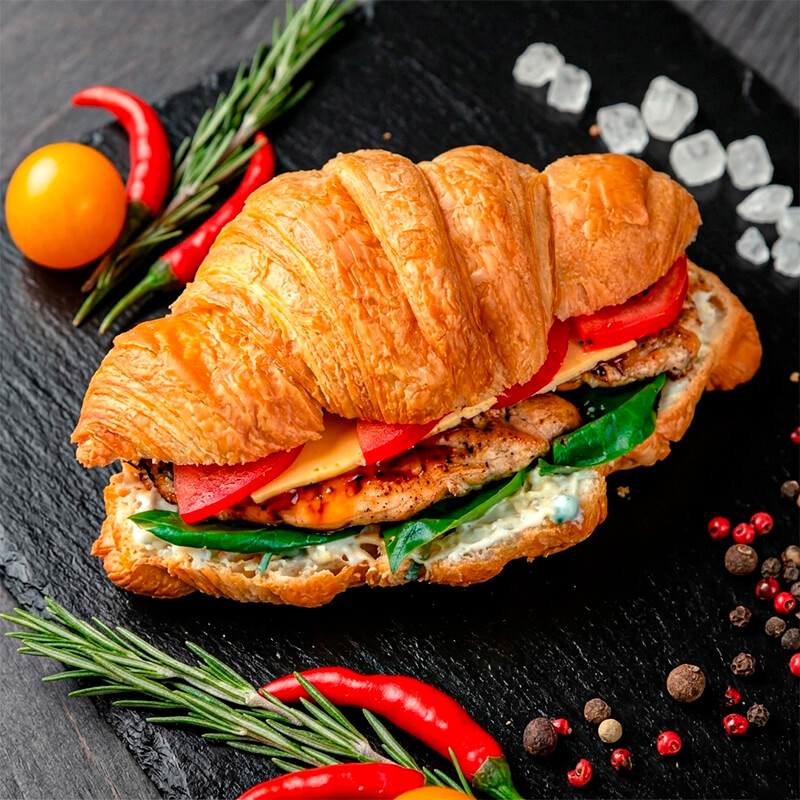 Круассан с курицей